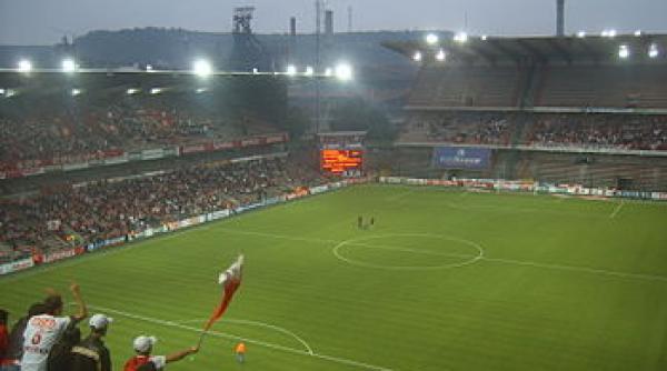 un suporter belgian a decedat dupa ce a cazut in cap din tribuna