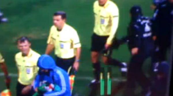 arbitru lovit cu sutul in fund la dinamo kiev braga