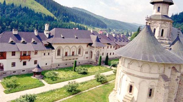 sfantul daniil sihastrul duhovnicul si sfantul stefan cel mare luptatorul