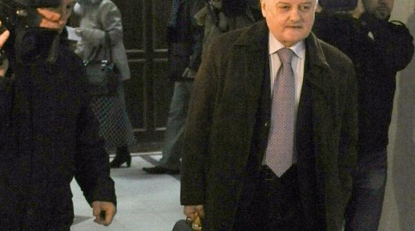 irina a fost incredintata monicai pentru ca irinel a tinut o sase ore intr un bar