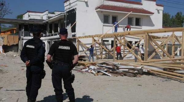 elena udrea face curat pe litoral