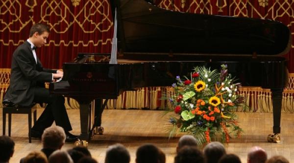 matei bucur mihaescu sustine o serie de concerte la teatrul national de opereta ion dacian