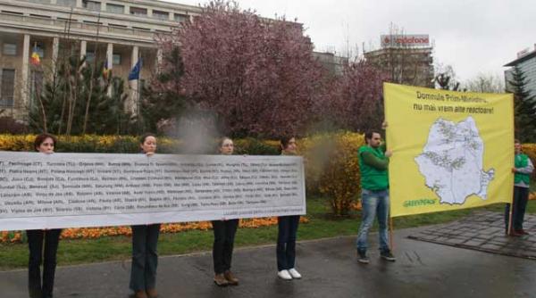 dezastrul nuclear din japonia a trezit greenpeace romania la proteste