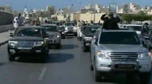 gaddafi la plimbare prin tripoli video