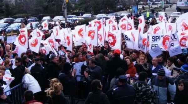 protest la ministerului sanatatii cseke nu uita sanatatea nu i a ta