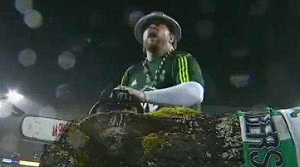 bucurie cu drujba dupa gol