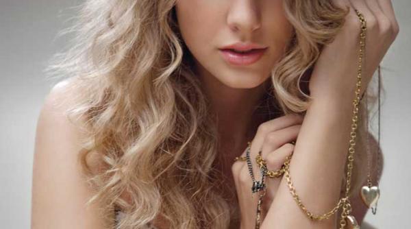 taylor swift e artista anului