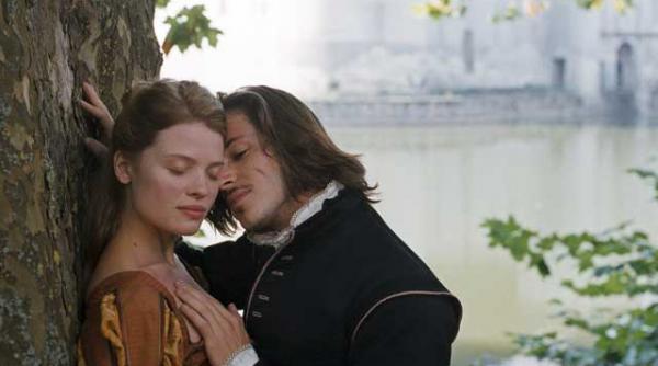 in toata tara se vede printesa de montpensier