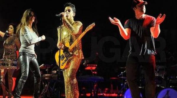 eva longoria penelope cruz si javier bardem danseaza pe scena cu prince video