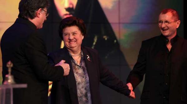 gala uniter intre strigate si soapte