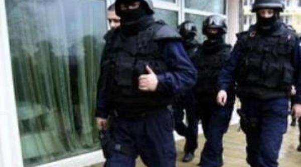 perchezitii in capitala patru persoane banuite ca infiintau firme fantoma