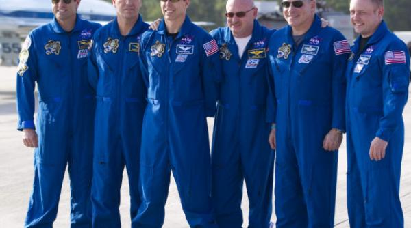 obama va asista la lansarea navetei spatiale endeavour