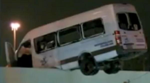 o tornada violenta a facut ravagii pe un aeroport din sua