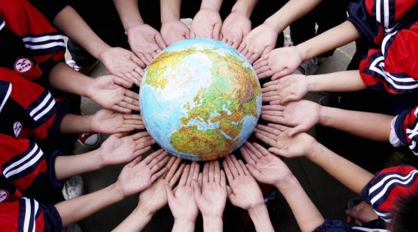 ziua pamantului picnic cu iarba verde