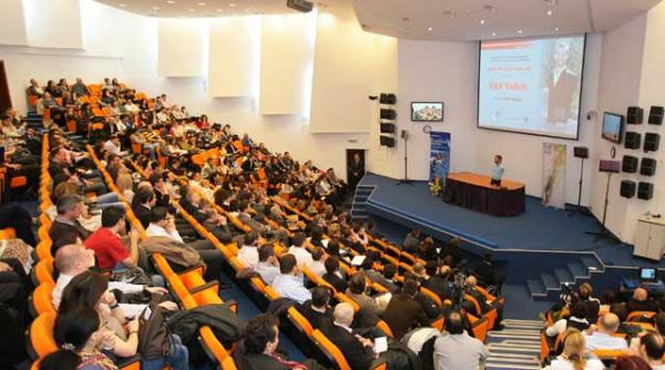 de ce platesc oamenii ca sa auda lucruri banale