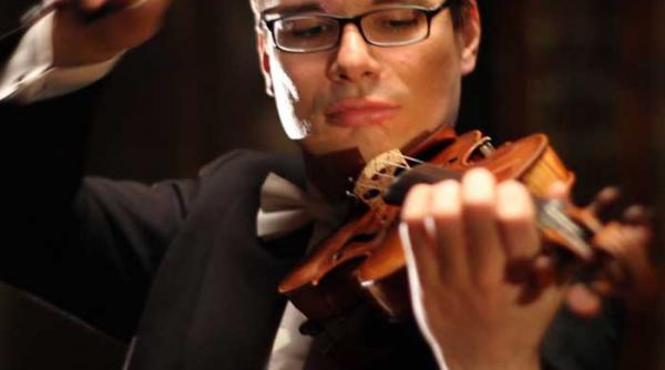 troleibuzele incetineau ca sa prinda putin din muzica