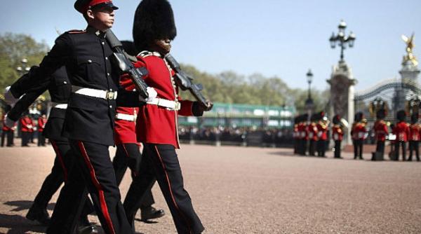 un soldat din garda regala interzis la nunta de vineri