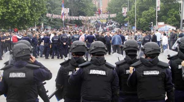 colonel roman contestat in kosovo