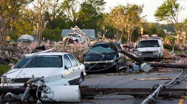 stare de urgenta in sua zeci de tornade au maturat mai multe state americane