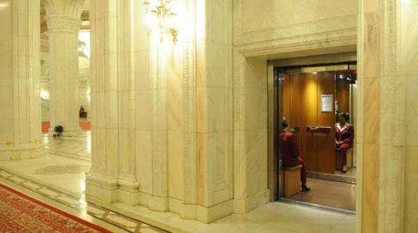lifturile parlamentului stau sa cada
