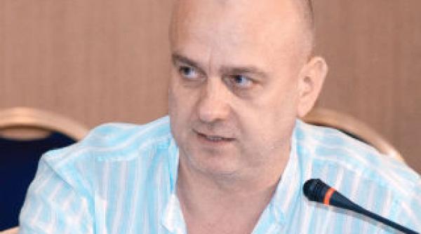 dumitru costin 30 000 de oameni vor ramane fara slujbe in perioada imediat urmatoare