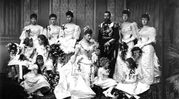 nunta reginei mama a marii britanii