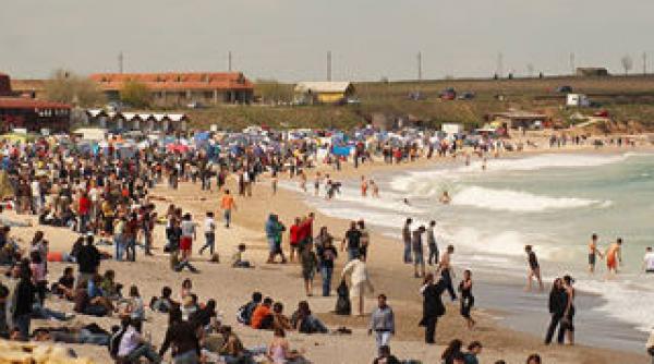 20 000 de turisti pe litoral