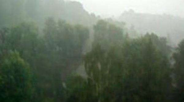 vremea se strica ploi torentiale si grindina pana luni seara