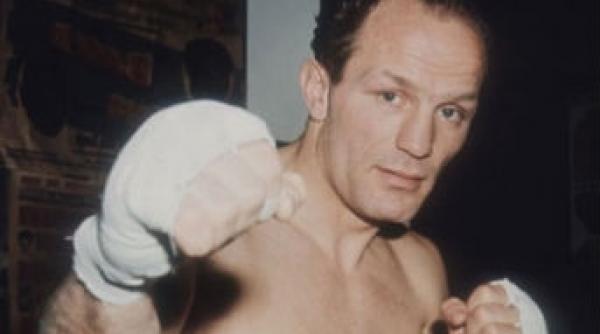 a murit boxerul care l a pus jos pe cassius clay