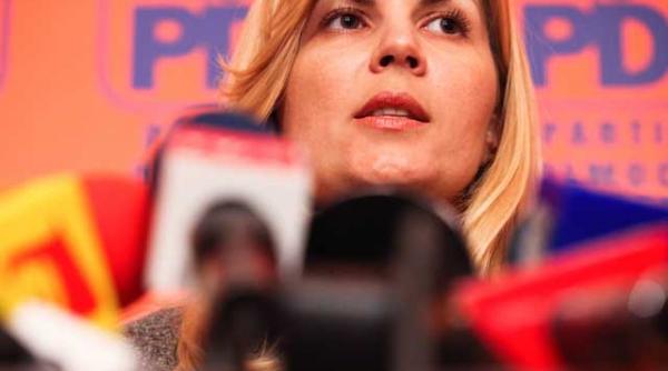 pdl istii isi arunca cu laturi in cap