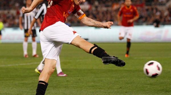 totti a marcat golul 206 in serie a depasindu l pe roberto baggio