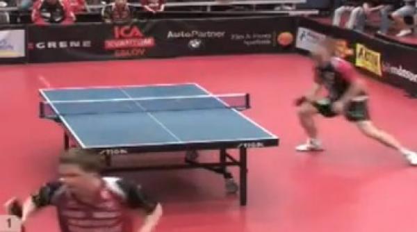 a castigat punctul cu un incredibil no look shot