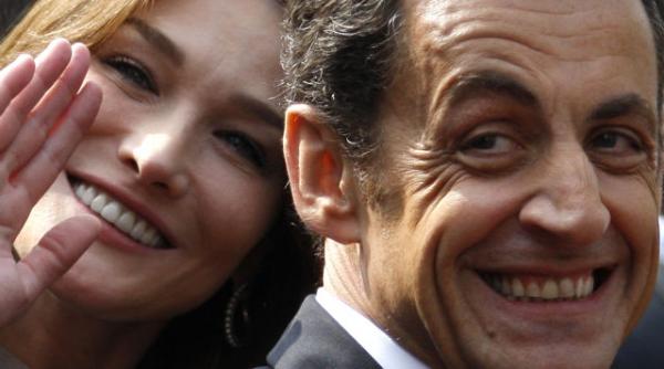 carla bruni insarcinata cu gemeni