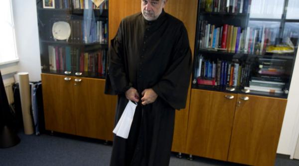 mandate de arestare pentru liderii de la tripoli