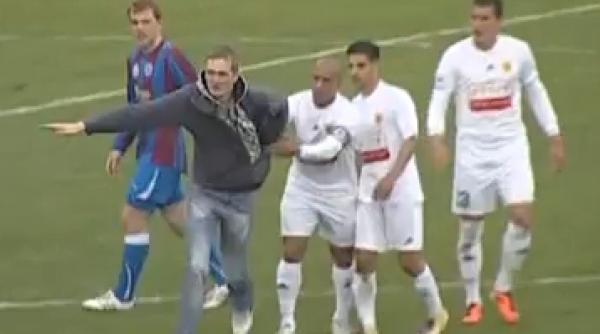 a intrerupt meciul ca sa i ceara un autograf lui roberto carlos