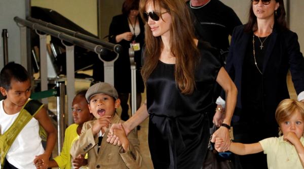 angelina jolie tematoare de reactia copiilor la subiectul adoptiei