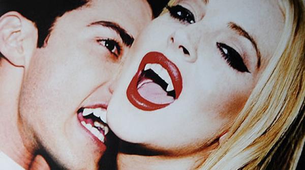 lindsay lohan s a transformat in vampir de dragul artei