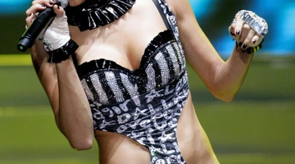 nicole scherzinger despre aspectul sau cateodata ma simt ca un super erou