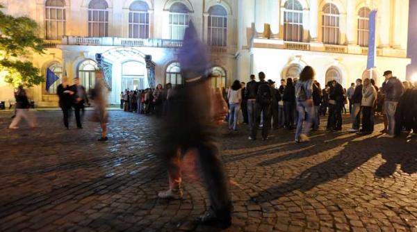 in nocturna vizitele la muzeu sunt placute