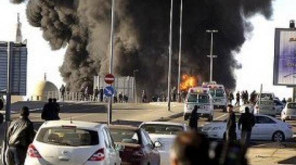 libia bombardamente langa sediul televiziunii de stat