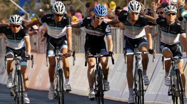 echipa ciclistului mort in turul italiei s a retras din cursa