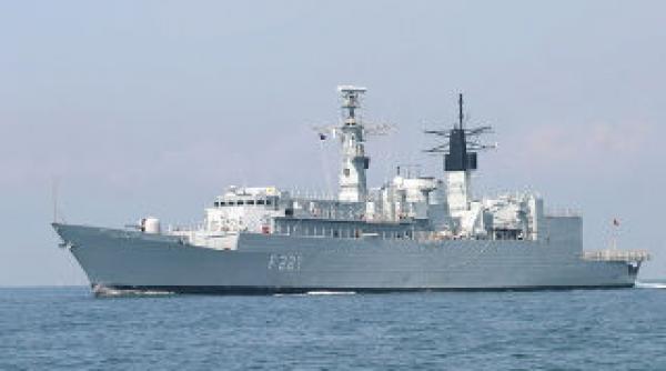 prima misiune de succes a fregatei ferdinand a astupat gaurile unei ambarcatiuni avariate