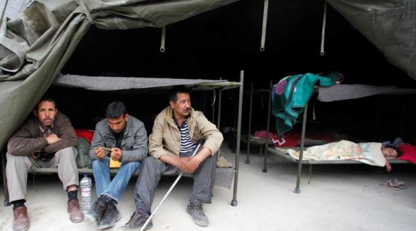 spaniolii dorm in corturi de frica unui nou cutremur