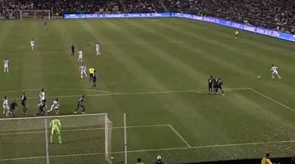 beckham inca mai poate vezi o super lovitura libera