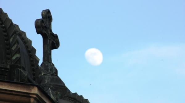 noaptea criptelor deschise