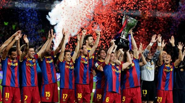 ploaie de confetti si ardei pe camp nou barca a primit trofeul de campioana video