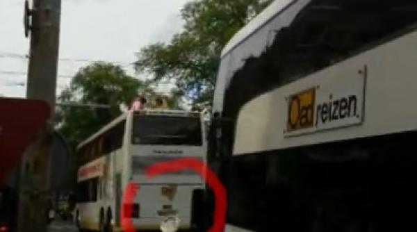 stekelenburg l a imitat pe ramos a scapat trofeul de campion sub rotile autobuzului