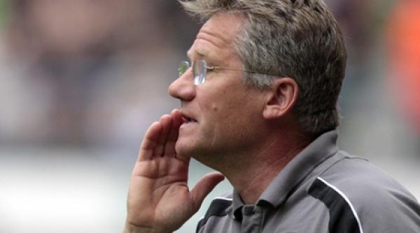 fanii nu l mai vor pe boloni la lens