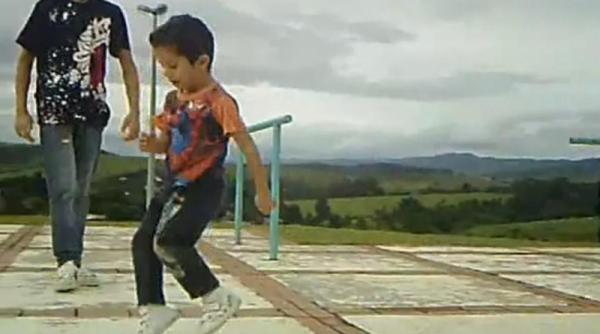 la sase ani danseaza breakdance mai ceva ca profesionistii video