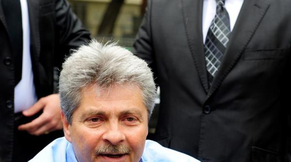 vintu adus la parchet pentru a i se prezenta materialul de urmarire penala